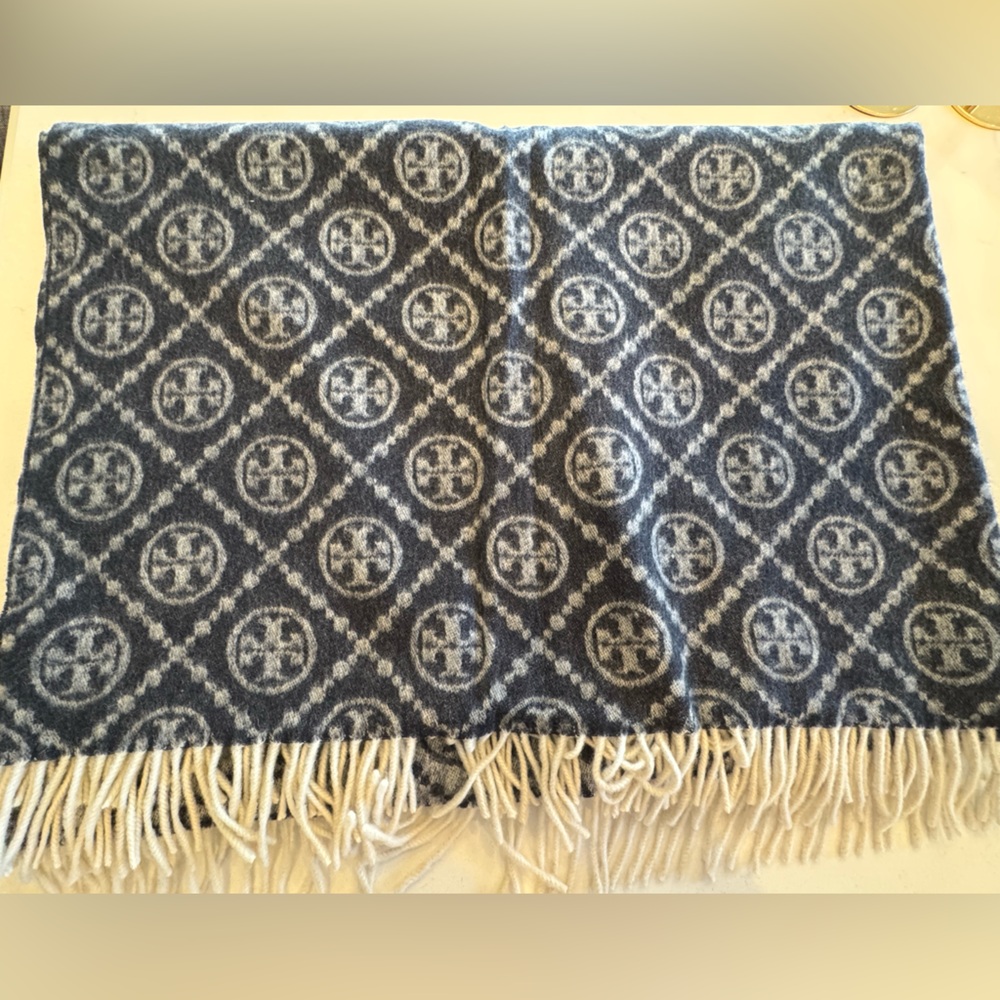 Tory Burch Navy and Cream Logo Wool Blanket/throw NWOT comes gift wrapped